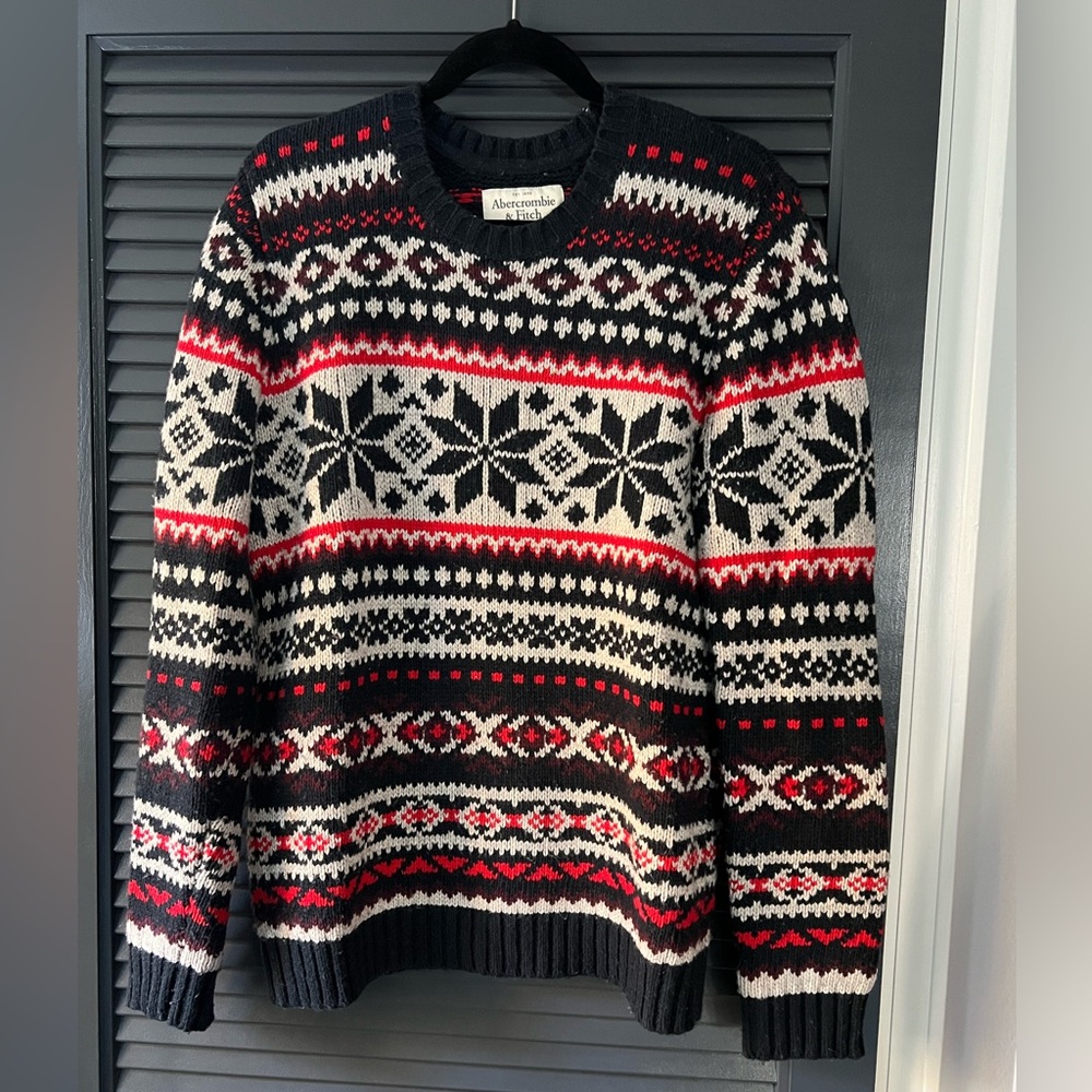 Abercrombie & Fitch Men's Black and Red Patterned Crewneck Sweater